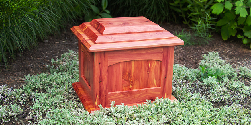 Craftsman_Cedar_Urn_In_Nature
